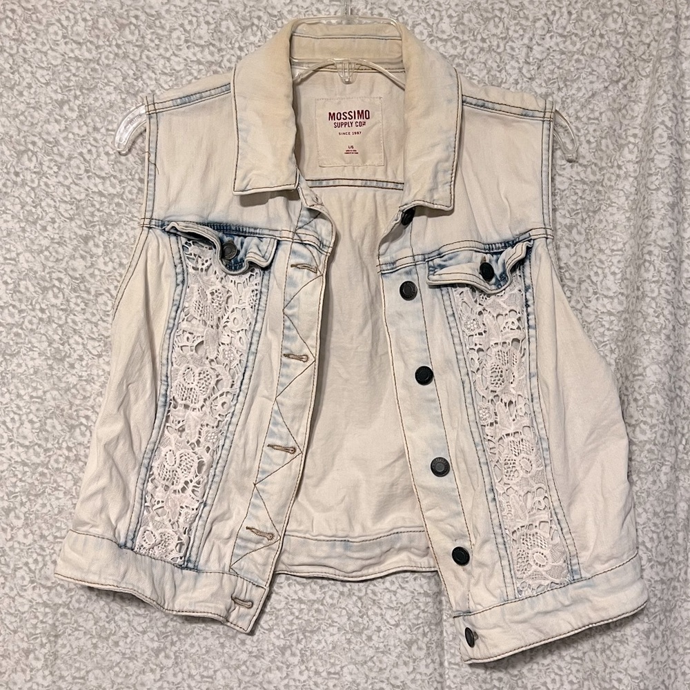 Cropped acid wash denim vest with lace detail